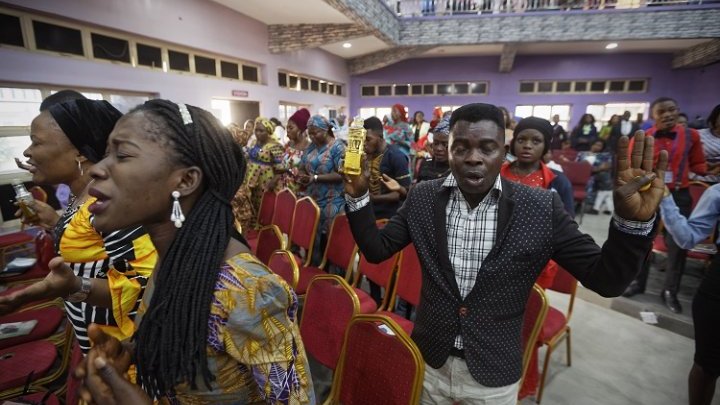 Les églises et les mosquées ensemble contre le coronavirus au Nigeria, l'un des pays les plus religieux du monde