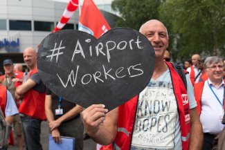 Les employés des aéroports s'unissent pour le changement