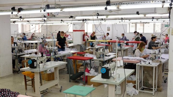 « Nos vies ne valent rien » - Les travailleurs du textile font face à des violations de leurs droits un an après le séisme en Turquie