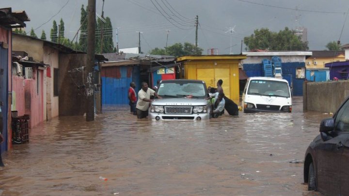 Inundaciones en Accra una y otra vez. Y otra...