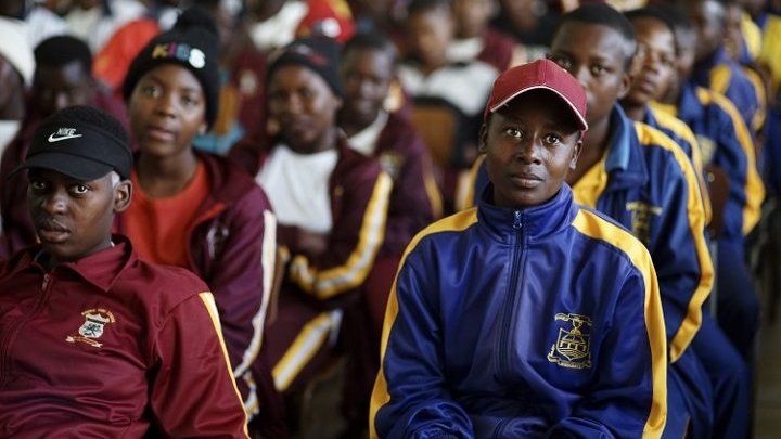 ¿Qué futuro depara a los jóvenes graduados en 2020 en Zimbabue?