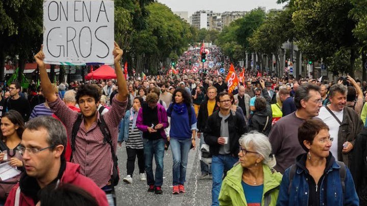 Des milliers de « fainéants » révoltés de France défient Macron pour défendre le code du travail