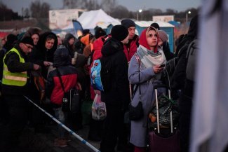 In Poland, Romania and Moldova, citizens rally to welcome war refugees from Ukraine