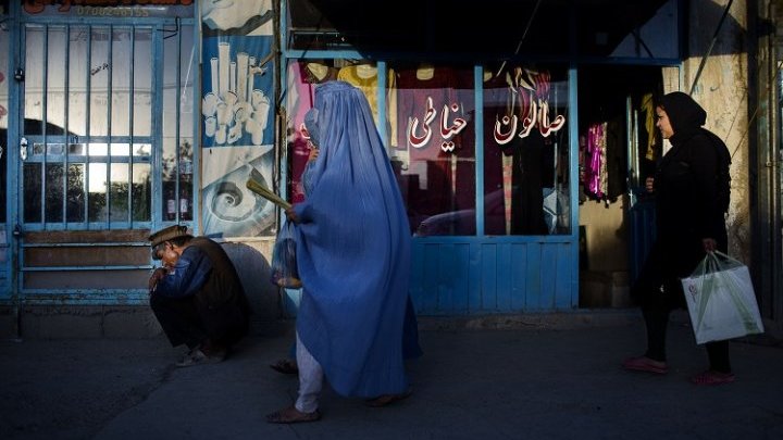 En un contexto de crisis, los servicios públicos de Afganistán y el Líbano pasan de deficientes a prácticamente inexistentes