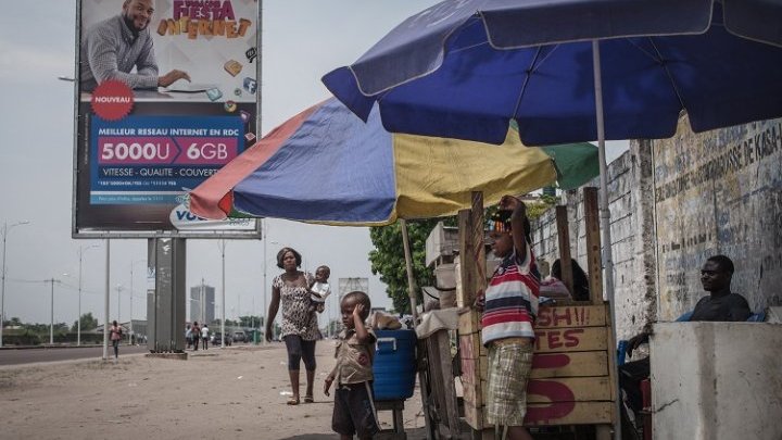 Bloqueos digitales en el África francófona, una amenaza a la democracia y un freno al mundo laboral 