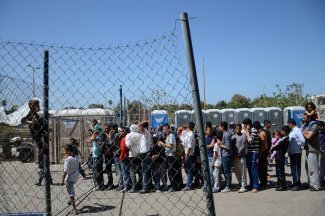 Solidaridad, casas de okupas y autogestión para socorrer a los migrantes en Grecia 