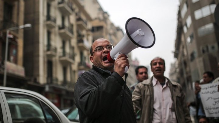 Egipto da nuevos pasos para reprimir la disconformidad de los funcionarios