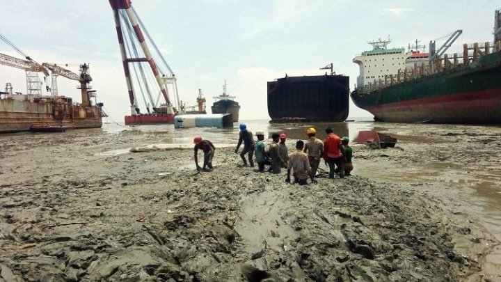 Muerte, lesiones y enfermedades: la lucha por mejorar las condiciones de trabajo en los astilleros de desguace del sur de Asia