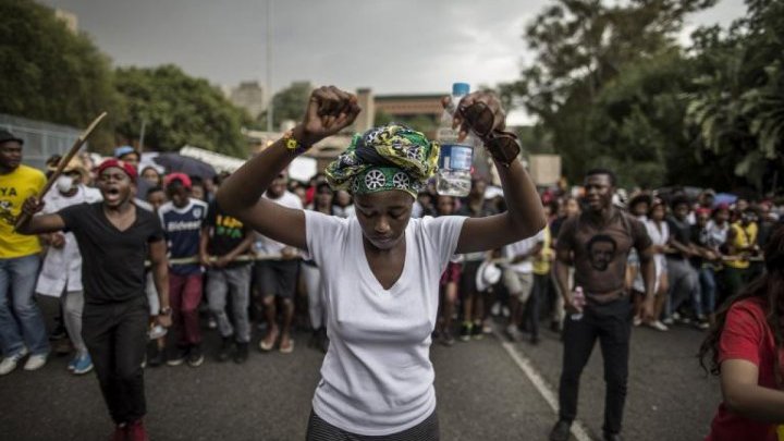 La rebelión de estudiantes y trabajadores de Sudáfrica continúa