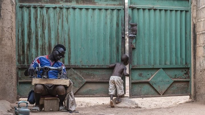 Trabajo decente en Burkina Faso: un horizonte en obras, pero más necesario que nunca tras el golpe de Estado
