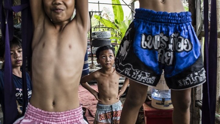 Escuela de luchadores: los niños del muay thai