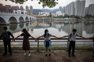 ¿Conseguirán las reformas educativas dictadas por Pekín “lavar el cerebro” a la juventud rebelde de Hong Kong?