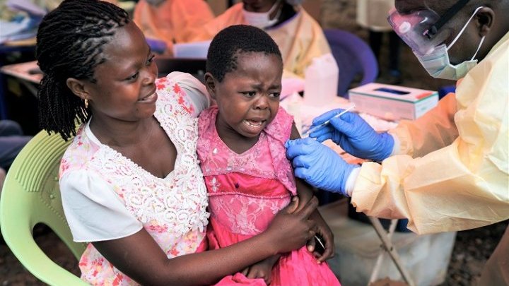 Entre méfiance et mauvaises conditions de travail, la lutte du personnel soignant congolais contre Ebola 
