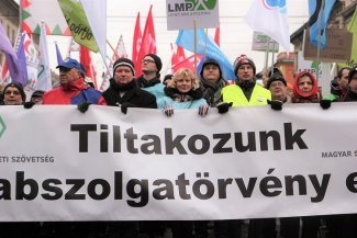 Protesta social en Hungría por la desregulación de las horas extraordinarias