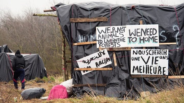 Un fallo judicial entreabre una puerta para los refugiados desesperados de Calais