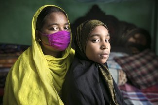 Dans les ateliers de textile du Bangladesh, la Covid-19 expose une fois de plus le coût humain de la « fast fashion » 