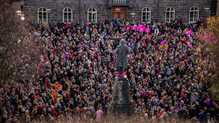Pourquoi les femmes font-elles grève aujourd'hui en Islande, un pays pourtant très progressiste en matière de droits des femmes ?