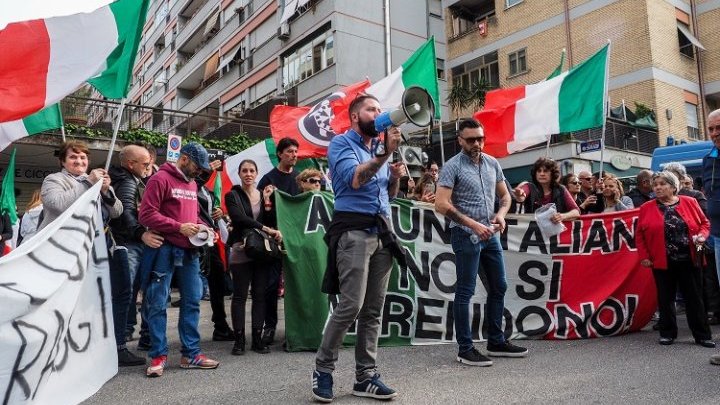 À l'approche des élections européennes, les néo-fascistes italiens incitent à la violence contre les Roms