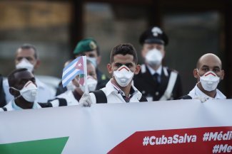 Las brigadas de las “batas blancas”: la apuesta internacional de Cuba contra la COVID-19