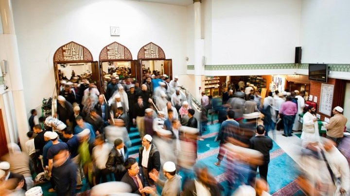 Les travailleurs musulmans se préparent pour le ramadan au Royaume-Uni, en pleine épidémie de coronavirus