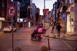 La principal tecnológica de entrega de comida a domicilio en Turquía forcejea para evadir los derechos de los trabajadores
