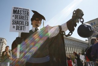 ¿Hay modo de salir de la crisis de endeudamiento estudiantil en Estados Unidos?