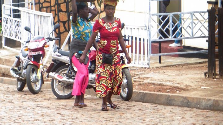 Aún queda camino por recorrer para que los vendedores ambulantes de Kigali logren un trabajo decente