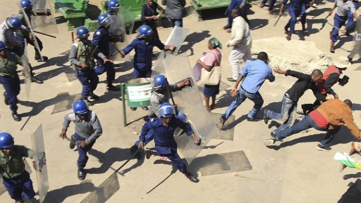 Continúa la represión contra los sindicatos en Zimbabue: detienen a varios dirigentes del ZCTU