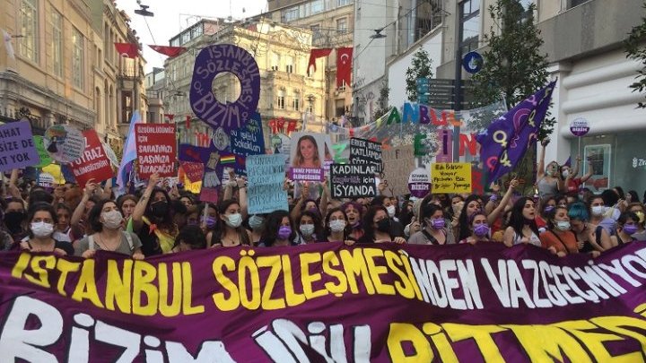 Turquía da un paso atrás en la violencia contra la mujer