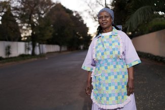 Les travailleurs domestiques en Afrique du Sud accèdent au salaire minimum légal…