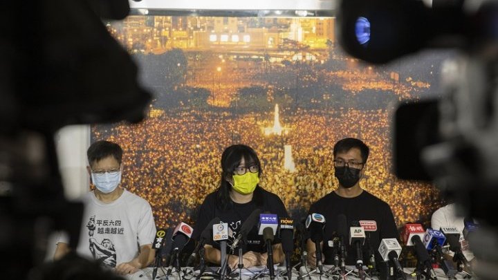 Au sein du mouvement pro-démocratie à Hong Kong : ceux qui partent par milliers, et ceux qui restent avec le poids de l'incertitude
