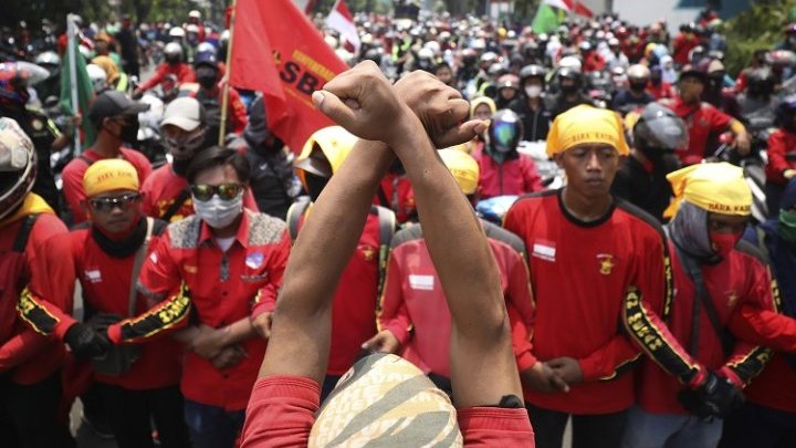 La loi « omnibus » est une attaque contre les droits des travailleurs, mais aussi contre les objectifs de développement durable de l'Indonésie