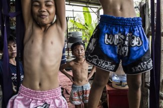 Escuela de luchadores: los niños del muay thai