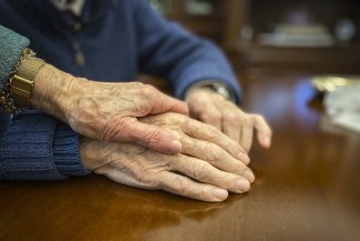 Démence et vieillissement : les conséquences douloureuses d'un état absent en Italie