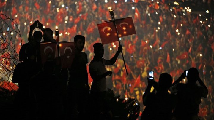 Aviso a la prensa extranjera en Turquía: prisión y multas si “exageran”