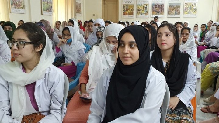 Pakistán logra progresos irregulares en la lucha por la igualdad de género