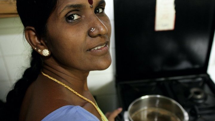 En Inde, des coopératives soulagent les aides-soignantes de leurs besoins de soins