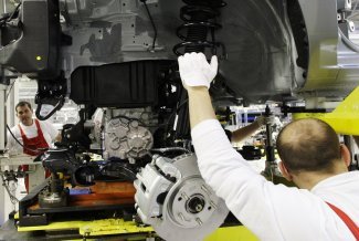 En Eslovaquia, los trabajadores del automóvil se niegan a seguir siendo “esclavos de las empresas occidentales”