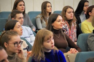 ¿Por qué los estudiantes bielorrusos “deben” dos años de “empleo obligatorio” tras su graduación?