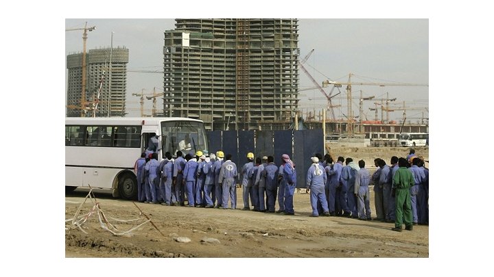 Émirats arabes unis : expulsion des travailleurs grévistes d'Arabtec
