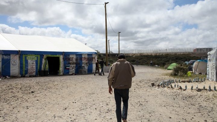 Migrants in Calais: heightened security in the face of a humanitarian crisis