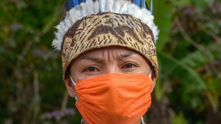 De Canadá a Australia, pasando por Brasil, los pueblos indígenas se juegan su supervivencia frente a la pandemia