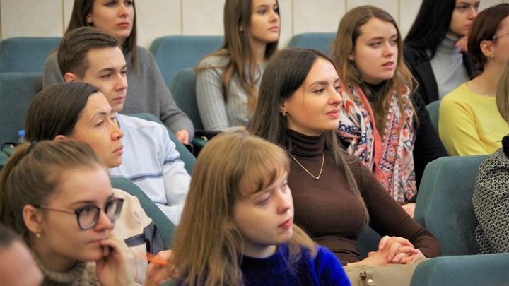 ¿Por qué los estudiantes bielorrusos “deben” dos años de “empleo obligatorio” tras su graduación?