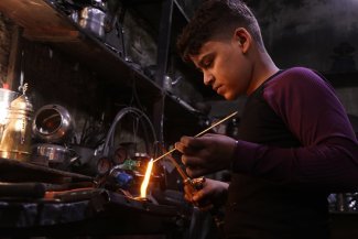Miles de niños en Siria se ven abocados al abandono escolar y al trabajo infantil de riesgo 
