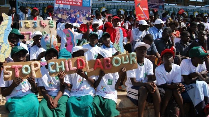 Sindicatos de docentes en Malaui se movilizan para proteger a los estudiantes vulnerables de las consecuencias sociales de la covid