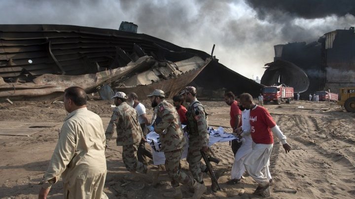 Tras desastre en astillero de desguace paquistaní: paro, inseguridad y ninguna indemnización