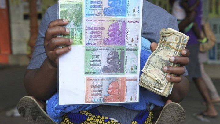 La escasez de dinero en efectivo que paraliza Zimbabwe